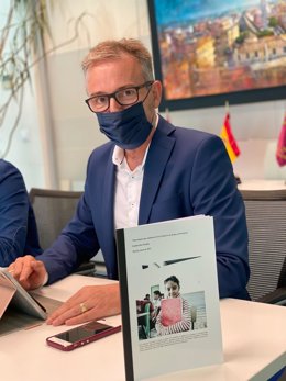 El periodista y sociólogo Paulino Ros en la presentación de su investigación titulada 'Marroquíes que cambiaron Torre Pacheco en 40 años (1979-2019)'