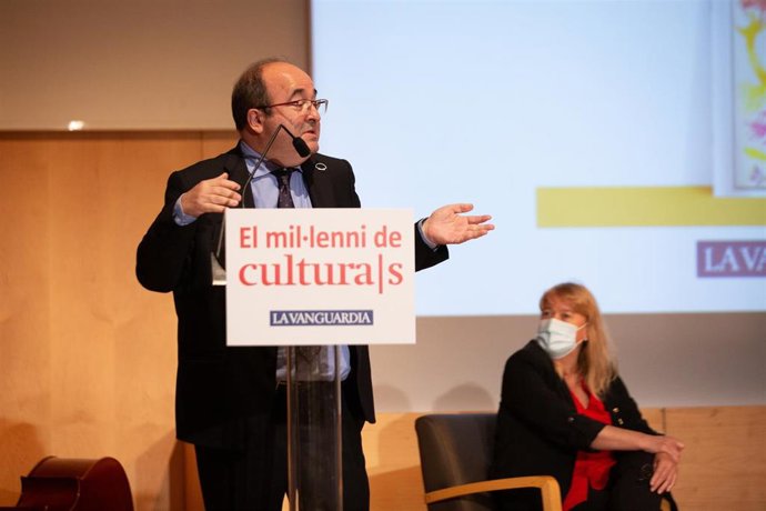El ministro Miquel Iceta y la consellera Natlia Garriga, en la presentación de la exposición 'El millenari de Cultura/s'