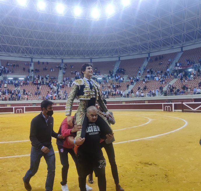 Puerta grande Roca Rey en Logroño tras cortar cuatro orejas en la tercera de la feria de San Mateo de Logroño