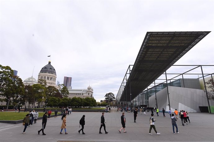 People are seen waiting in line at the Melbourne Museum Covid19 vaccination clinic in Melbourne, Friday, September 17, 2021. Melburnians will soon be able to gather in small groups outdoors as part of a "modest" easing of COVID-19 restrictions to mark V