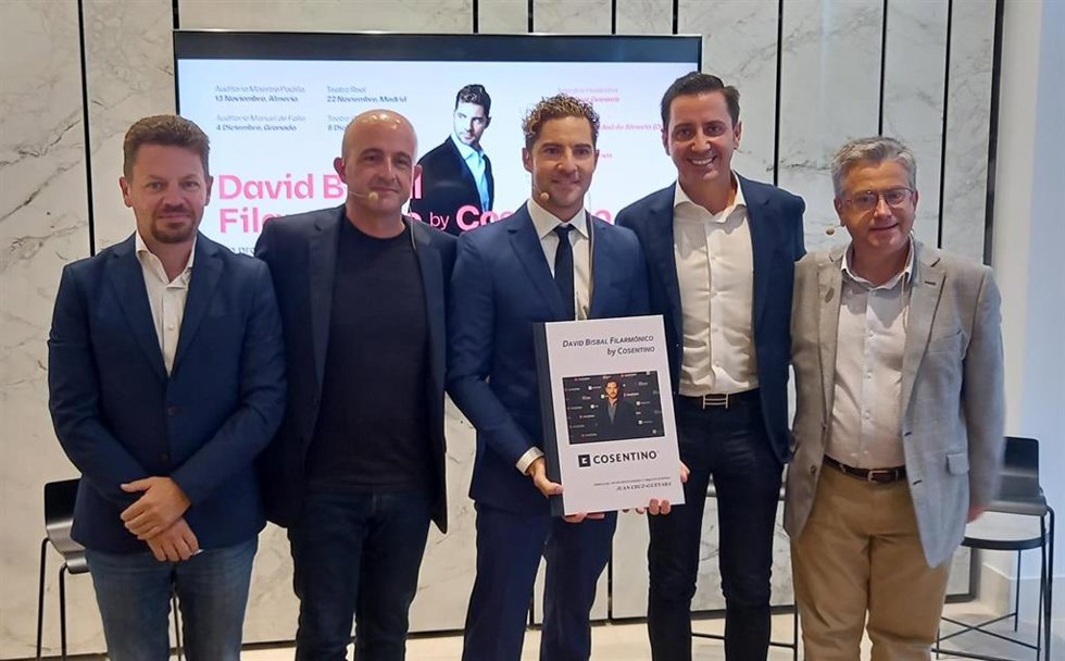 José Vélez, Juan Cruz, David Bisbal, Eduardo Cosentino y  Santiago Alfonso en la presentación del ciclo de conciertos de David Bisbal con la OCAL.
