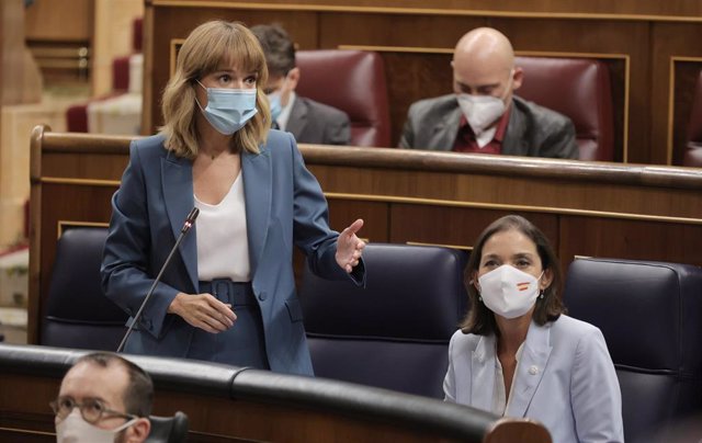 La ministra de Educación y Formación Profesional, Pilar Alegría, interviene en una sesión de control al Gobierno en el Congreso de los Diputados, a 22 de septiembre de 2021, en Madrid, (España). Este pleno, marcado por la comparecencia de la ministra de H