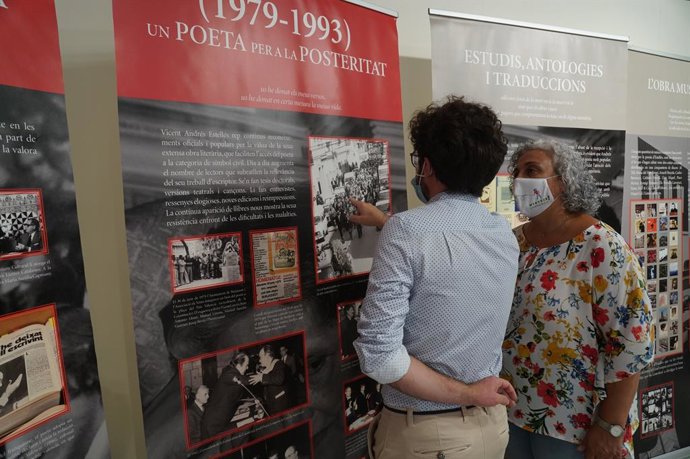 Exposición sobre el poeta Vicent Andrés Estellés en Burjassot (Valencia)