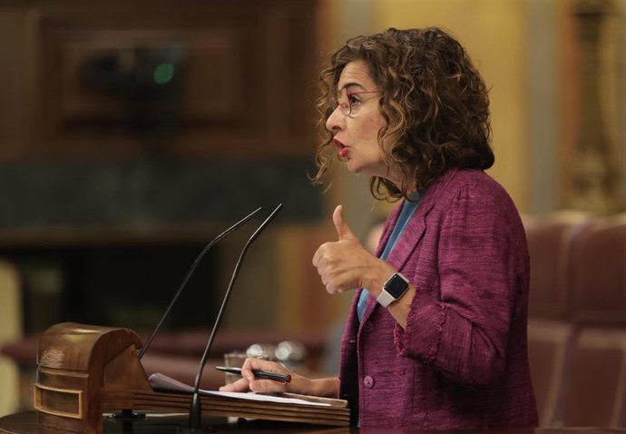 La ministra de Hacienda y Función Pública, María Jesús Montero, interviene en un pleno de control al Gobierno en el Congreso de los Diputados, a 22 de septiembre de 2021, en Madrid, (España). El pleno ha estado marcado por la comparecencia de la ministr