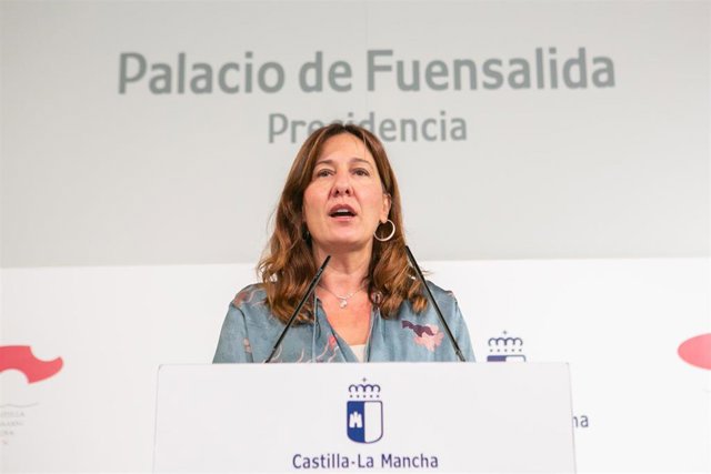 La portavoz del Gobierno de Castilla-La Mancha, Blanca Fernández, en rueda de prensa