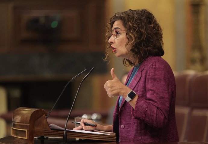 La ministra d'Hisenda i Funció Pública, María Jesús Montero, intervé en un ple de control al Govern en el Congrés dels Diputats, a 22 de setembre de 2021, a Madrid. 