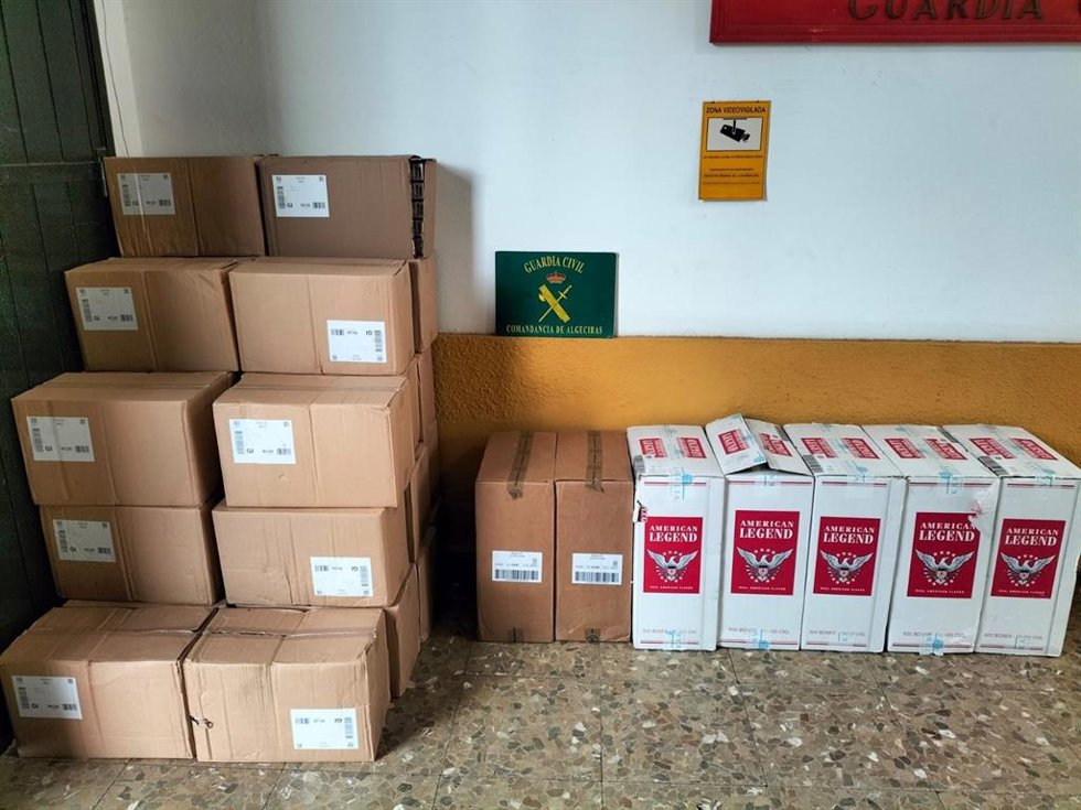 21.250 Cajetillas De Tabaco Incautadas En La Costa Gaditana En Dos Operaciones Contra El Contrabando.