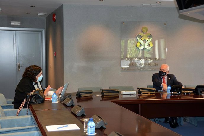 Elisa Elías se reúne con el Consejo General de Enfermería