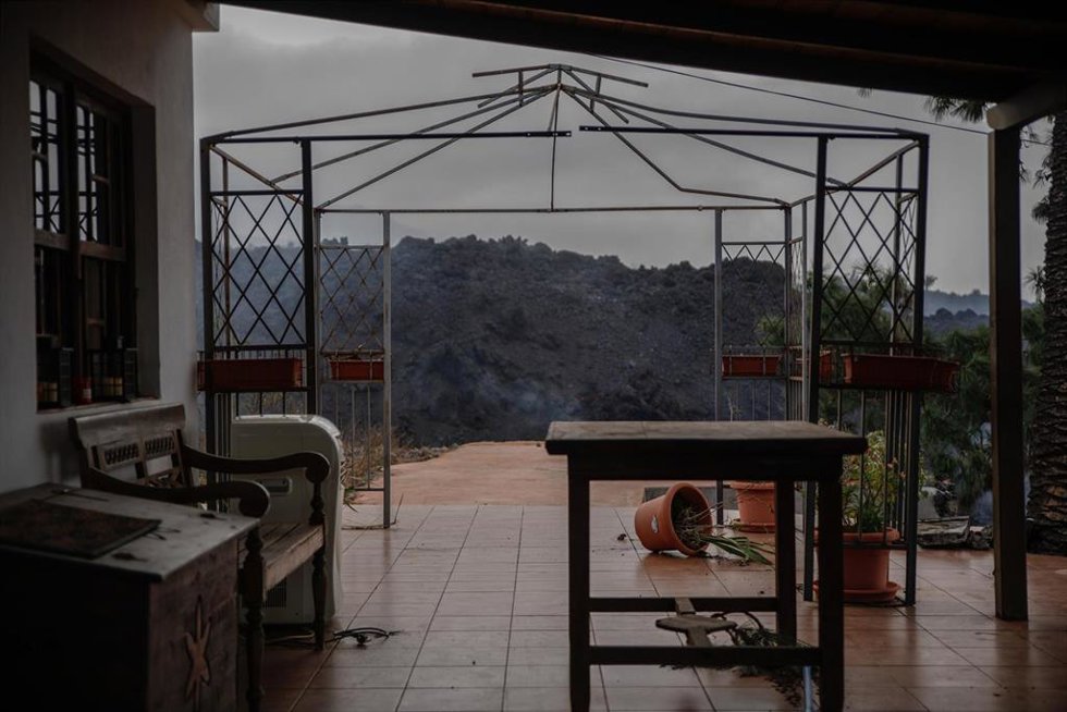 Una vivienda del núcleo urbano de Todoque, momentos antes de la aproximación de la lava del volcán