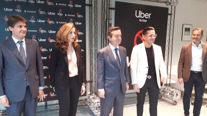 Presentación del show musical WAH con el director general de Ifema Madrid, Eduardo López-Puertas.