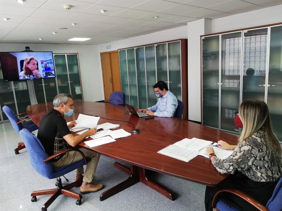 Archivo - Fred Olsen y Asociaciones Profesionales de Guías de Turismo, distinguidos en los Premios de Turismo Islas Canarias