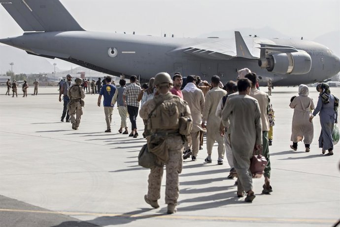 Evacuación en el aeropuerto de Kabul
