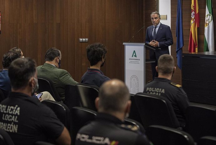 El consejero de la Presidencia, Elías Bendodo, este miércoles en el Curso de Gestión de Riesgos Sísmicos que organiza el IESPA.