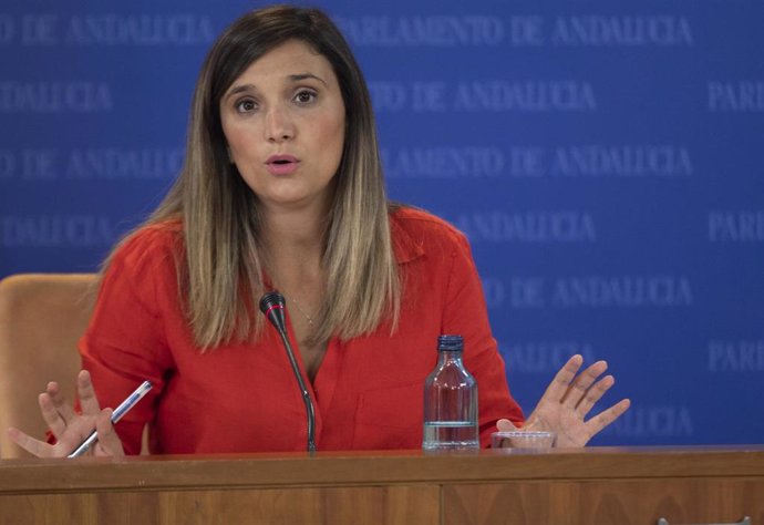 Rueda de prensa de la portavoz adjunta del grupo parlamentario PSOE-A, María Márquez, en el Parlamento de Andalucía, en una foto de archivo.