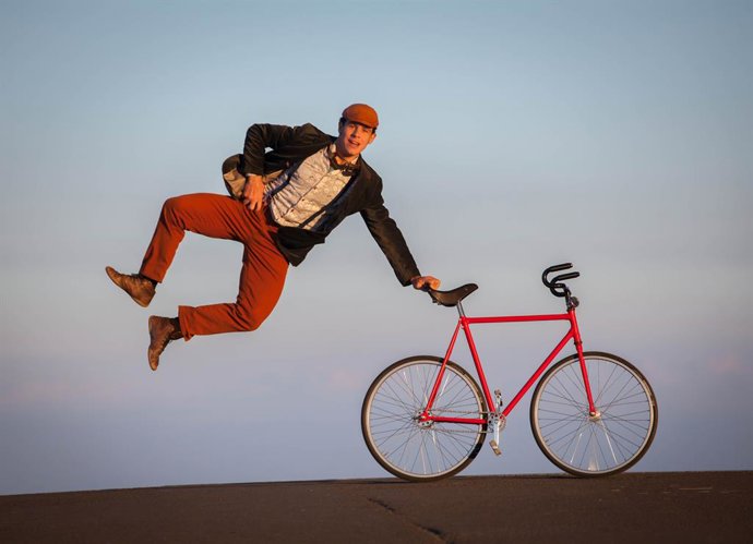 Archivo - Obra 'Sobre rodes' de Yldor Llach que se representará en el Centre Cultural La Beneficncia en el marco de Russafa Escnica