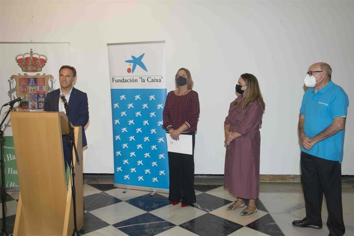 David de la Encina, diputado de Bienestar Social de la Diputación Provincial de Cádiz, durante la presentación de la entrega de los kits escolares a menores de la provincia.