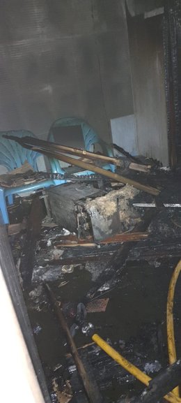 Restos del incendido originado en la sauna de un gimnasio, en Gijón