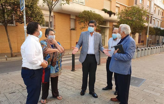 Pimentel y López Aparicio se reúnen con vecinos de Macarena y Carretera de Carmona.