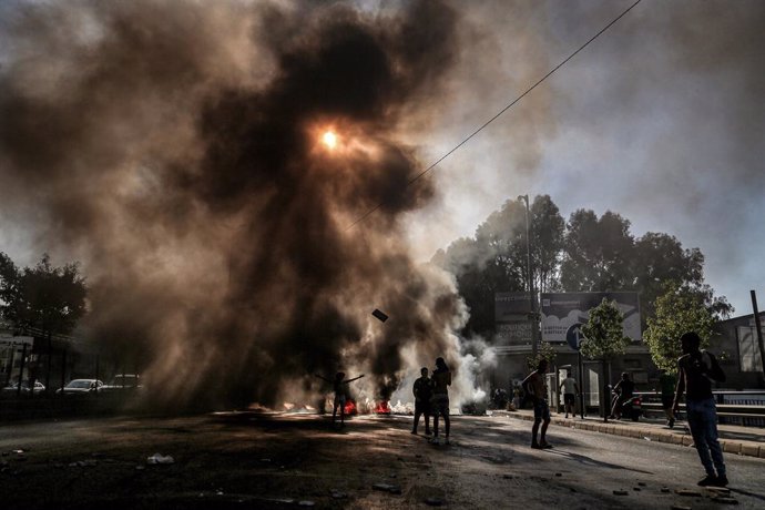 Archivo - Protesta en Beirut contra la escasez de combustible en medio de la crisis económica en Líbano