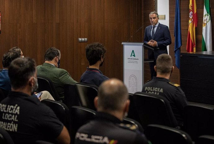 El consejero de la Presidencia, Administración Pública e Interior, Elías Bendodo, presenta el proyecto Gestión Inteligente de las Emergencias en Andalucía.