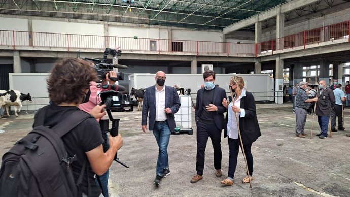 Félix Álvarez, con el eurodiputado Adrían Vázques y Marta García