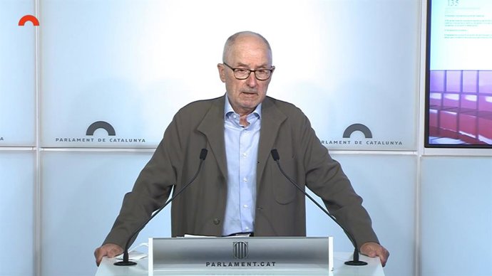 Archivo - El Síndic de Greuges, Rafael Ribó, en rueda de prensa en el Parlament.