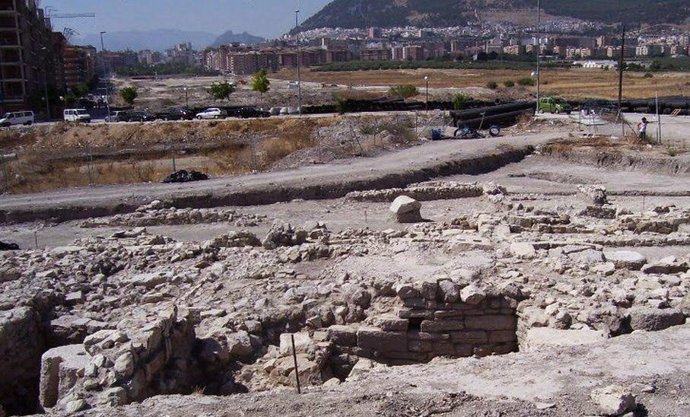 Archivo - Restos, actualmente ocultos, en el yacimiento arqueológico de la Villa de los Robles.