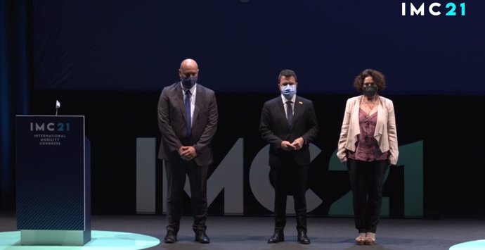 El director de l'International Mobility Congress (IMC21), Joan Serra, el president de la Generalitat, Pere Aragons, i l'alcaldessa de Sitges (Barcelona), Aurora Carbonell