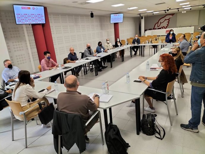 Las comisiones ejecutivas de CCOO y UGT Aragón se han reunido en el centro de formación Arsenio Jimeno, en Zaragoza