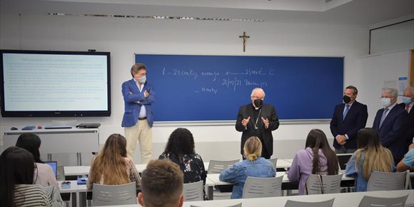 4. El arzobispo de Sevilla visita el campus CEU Andalucía