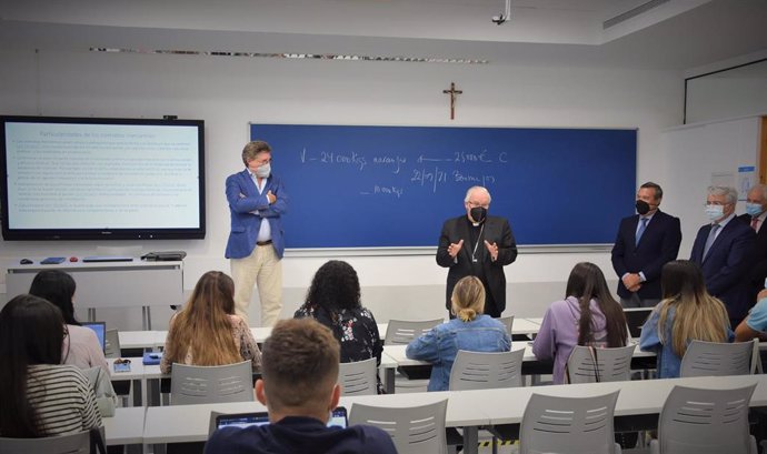 El arzobispo de Sevilla visita el campus CEU Andalucía