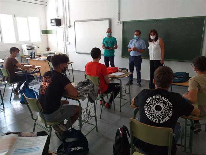 Visita de la delegada de Educación en Huelva, Estela Villalba, al IES Diego Macías de Calañas.