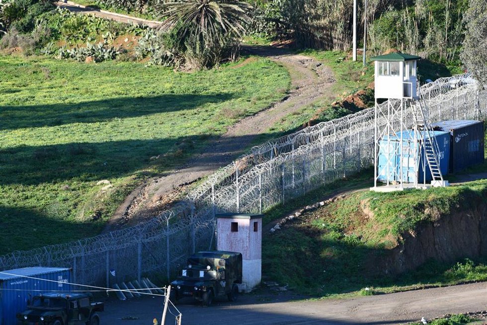 Archivo - Un tramo del vallado perimetral marroquí