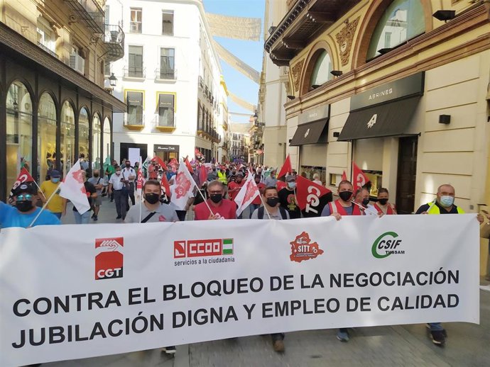 Imagen de la protesta de la plantilla de Tussam por el centro