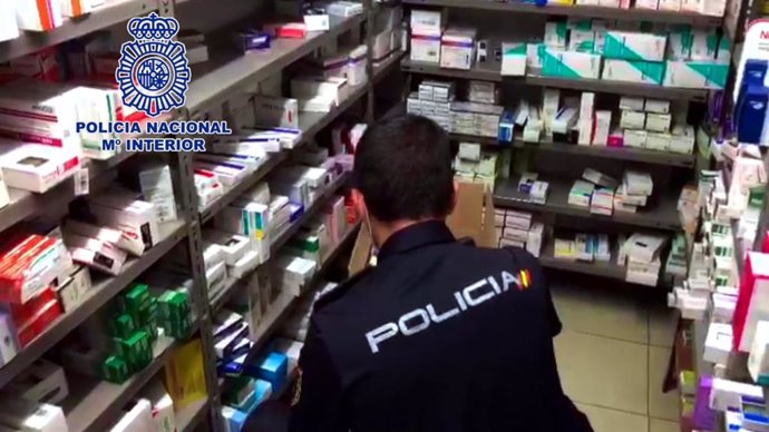 Detenido un farmacéutico por defraudar 121.000 euros a la Seguridad Social y por un delito de tráfico de drogas en Alcoi