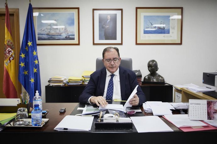 Archivo - El secretario general de Instituciones Penitenciarias, Ángel Luis Ortiz, en su despacho en 2020