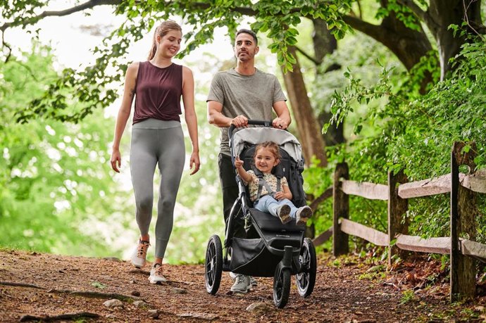 Family strolling with RIDGE