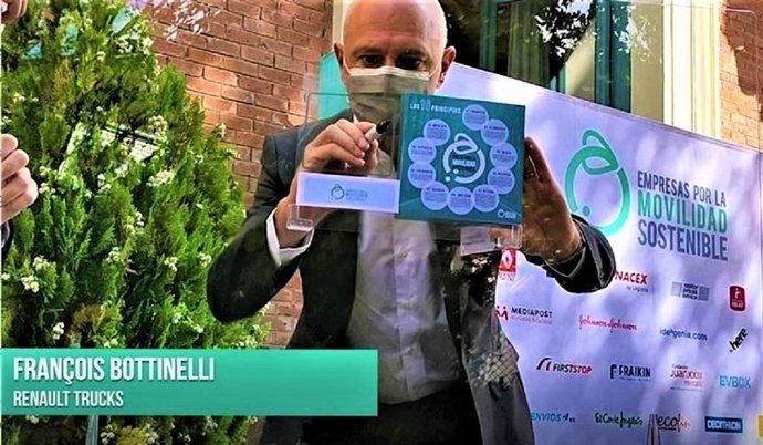 Franois Bottinelli, CEO de Renault Trucks España, firma el Pacto por la Movilidad Sostenible en Madrid