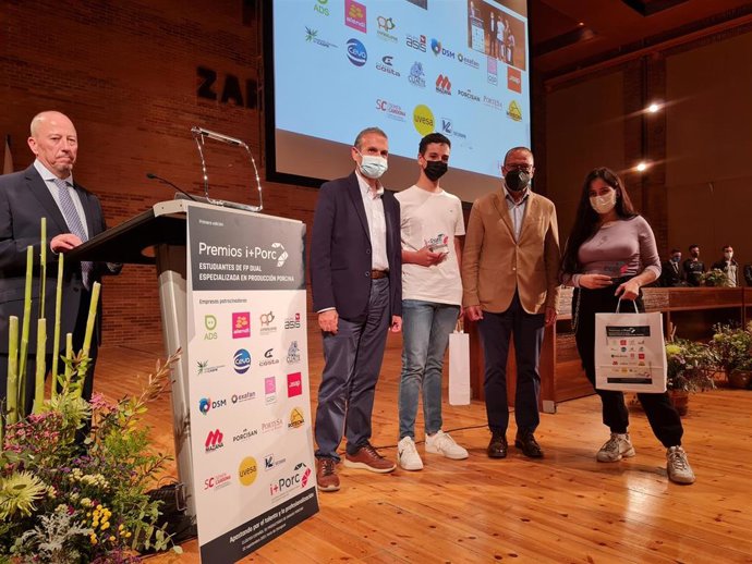 Los Premios i+Porc reconocen a los estudiantes de la FP Dual porcina de Aragón.