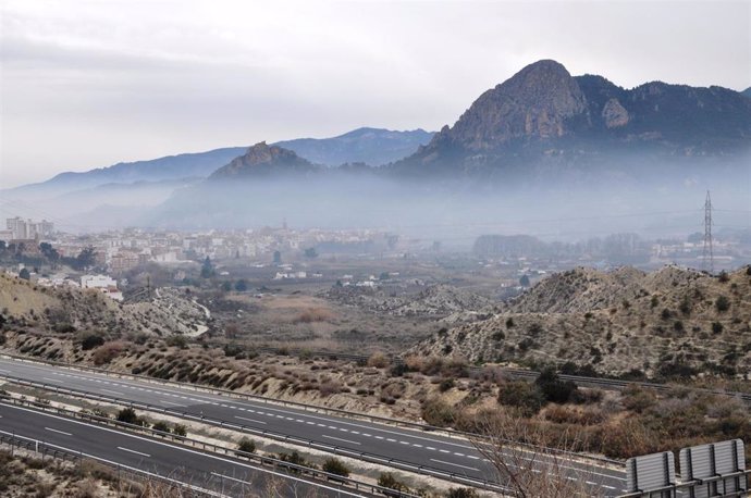 Archivo - Episodio de contaminación atmosférica por quemas agrícolas en Cieza