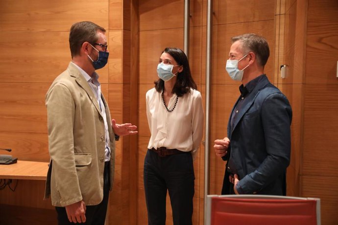 Archivo - (I-D) El portavoz del PP en la Cámara Alta, Javier Maroto; la presidenta del Senado, Pilar Llop; y el portavoz del PSOE en el Senado, Ander Gil, charlan antes de la reunión de la Junta de Portavoces en el Salón de Pasos Perdidos de la Cámara A