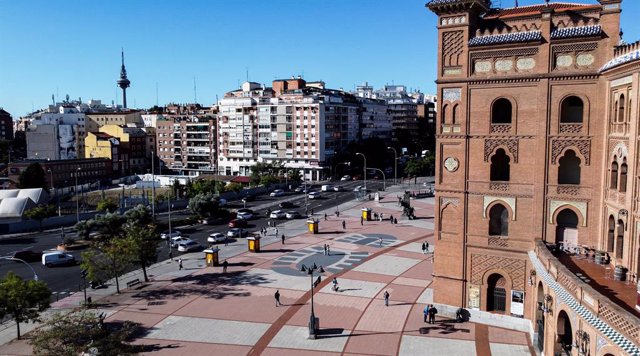 Huella colocada en Madrid por BBVA para representar las emisiones de carbono de los españoles.
