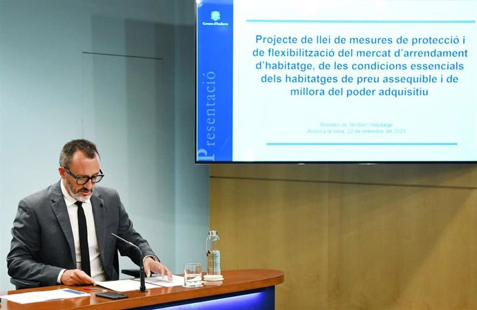 El ministro de Territorio y Vivienda, Víctor Filloy,