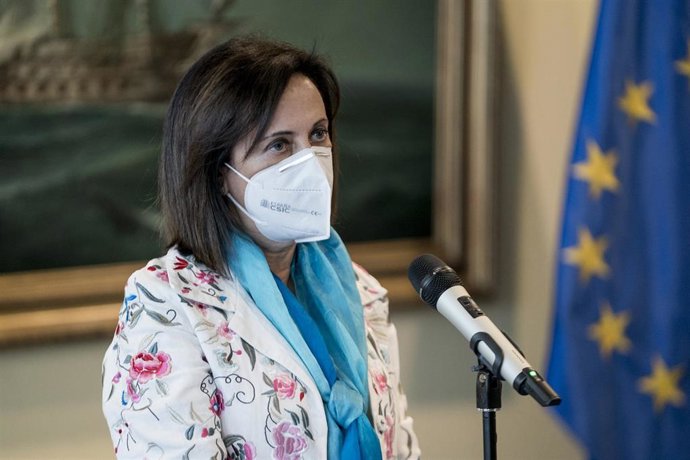 La ministra de Defensa, Margarita Robles, comparece en rueda de prensa, después de su reunión con la presidenta de la delegación de eurodiputados de la subcomisión de Seguridad y Defensa del Parlamento Europeo.