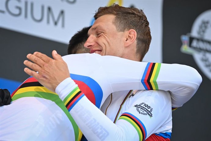 22 September 2021, Belgium, Bruges: German cycist Tony Martin (R) celebrates on the podium after the German team won the time trial mixed relay 44,5km from Knokke to Brugge, on the fourth day of the UCI World Championships Road Cycling Flanders 2021, in