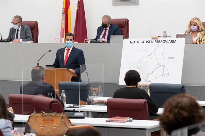 Imagen de un instante del debate monográfico sobre la situación del ferrocarril en la Región de Murcia