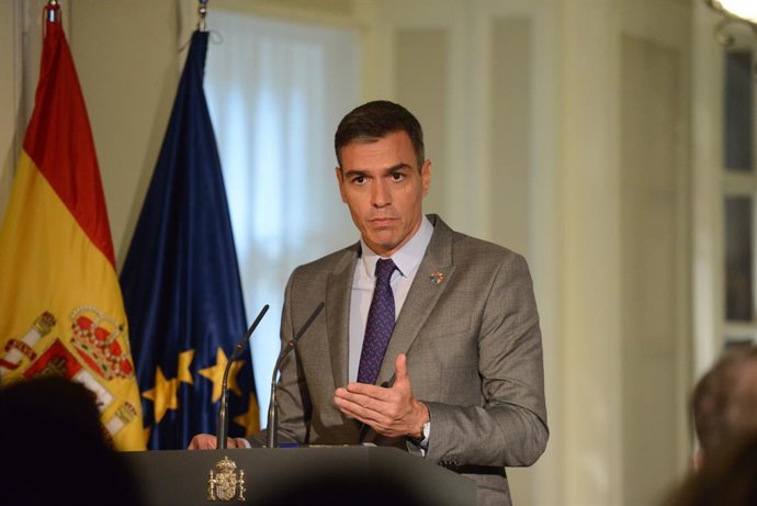 El presidente del Gobierno, Pedro Sánchez, ofrece una rueda de prensa a los medios en la residencia del Embajador Representante Permanente de España ante las Naciones Unidas, a 22 de septiembre de 2021, en Nueva York (Estados Unidos). El presidente del 