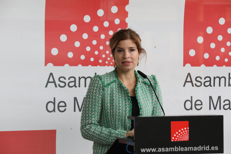 La portavoz del PSOE en la Asamblea, Hana Jalloul, interviene en una rueda de prensa anterior a una sesión de control al Gobierno de la Comunidad de Madrid en la Asamblea