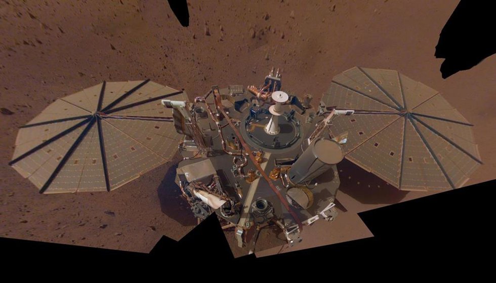 Autofoto de la misión InSight