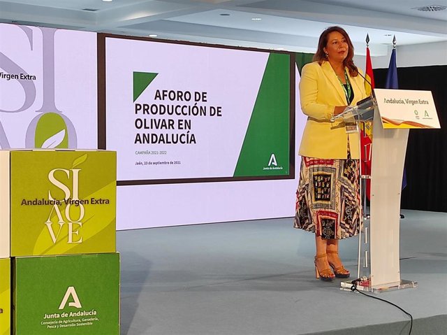 Carmen Crespo presenta el aforo.